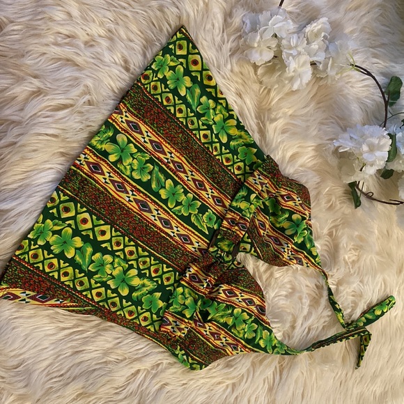 Halter neck Top - Picture 2 of 7